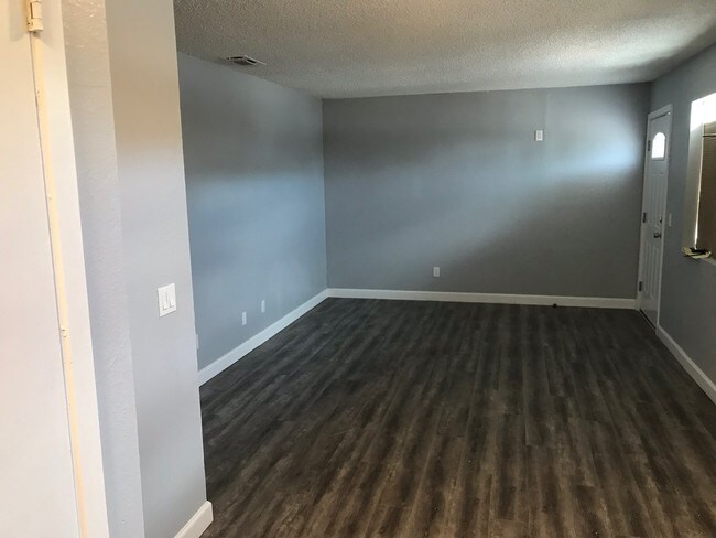 Building Photo - 3938 E Olive Ave