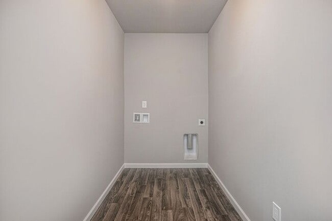 Building Photo - 412 Eastwood Dr