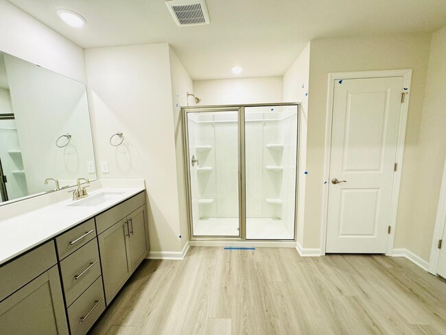 Building Photo - 4 Bedroom 3 Bath & Loft Single Family for ...