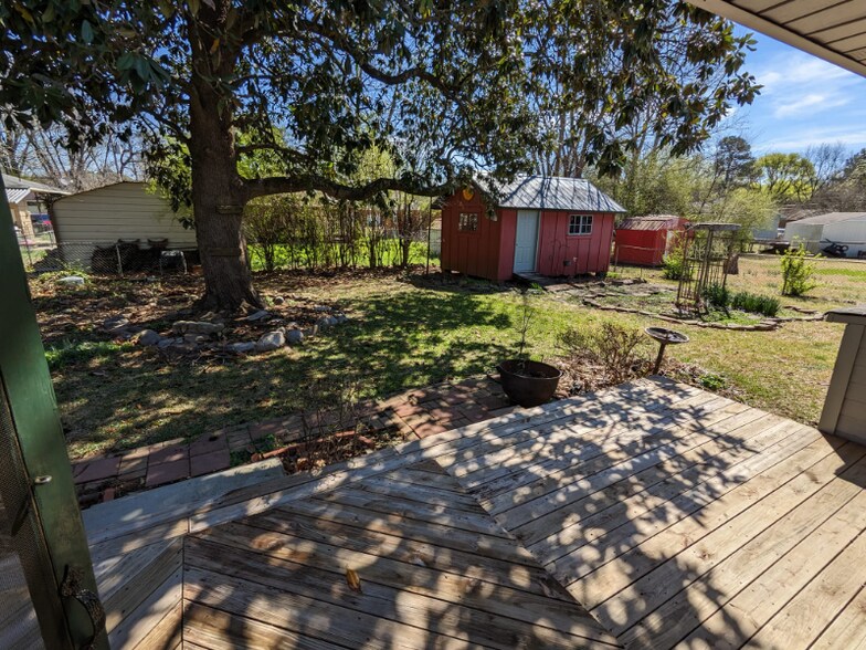 Building Photo - 404 Ewing St NW