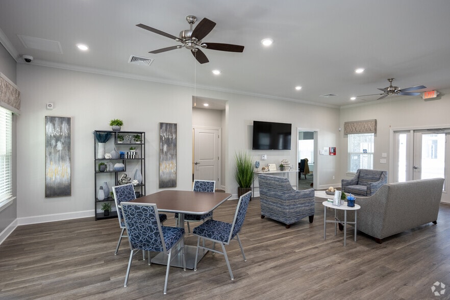 Primary Photo - Peaks of Dahlonega