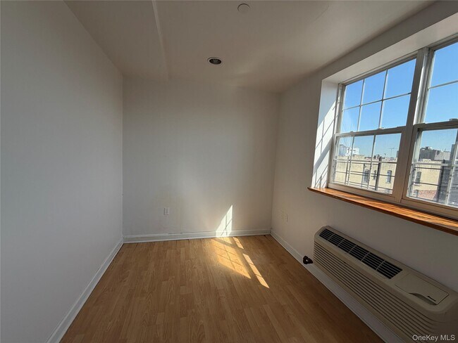 Building Photo - 2381 Belmont Ave