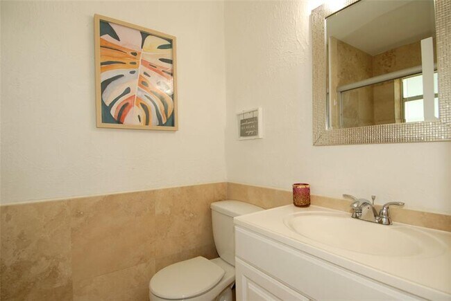 Building Photo - 21 NE 57th Ct