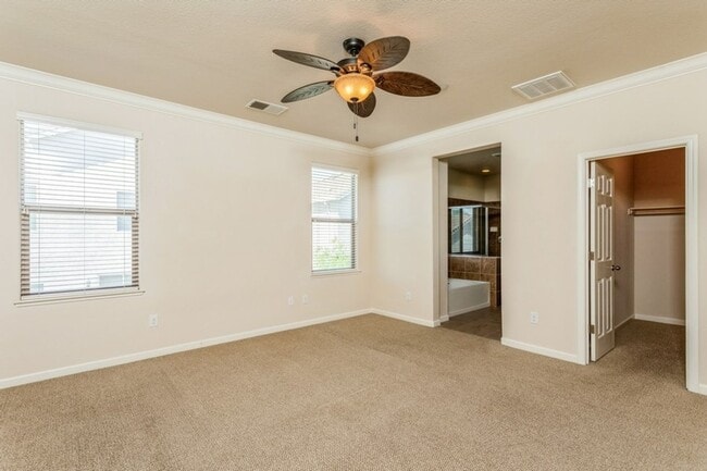Building Photo - Gorgeous Roseville Home in Gated Community!