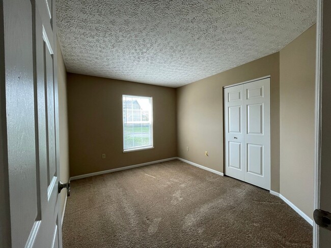 Building Photo - 5558 Garden Ridge