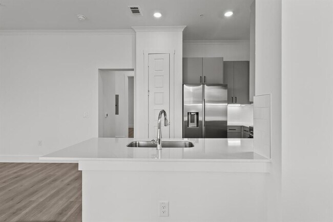 Building Photo - 1664 Hillside Terrace