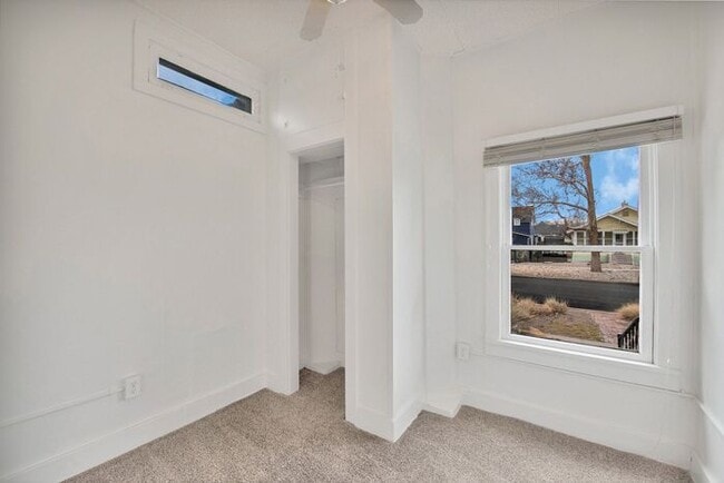 Building Photo - Renovated 2 Bedroom in Downtown Victorian Complex