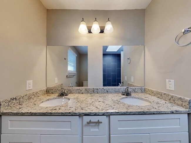 Building Photo - 7745 Lindsey Dr