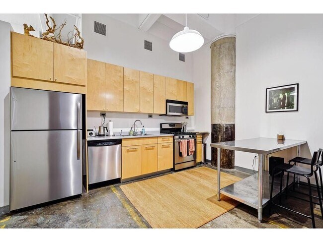Building Photo - 700 N Washington Ave