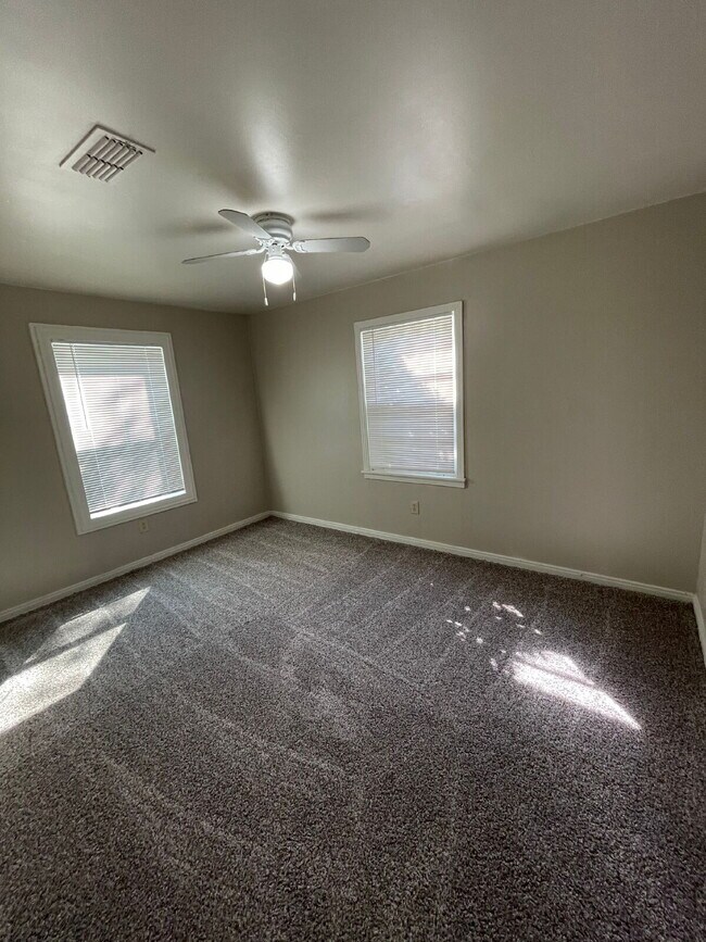 Building Photo - Beautiful House Located Within Minutes Of Junior High & High School!