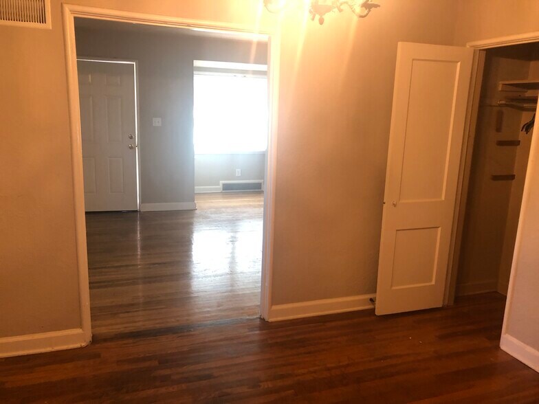 Dining Room - 1210 W Murdock St