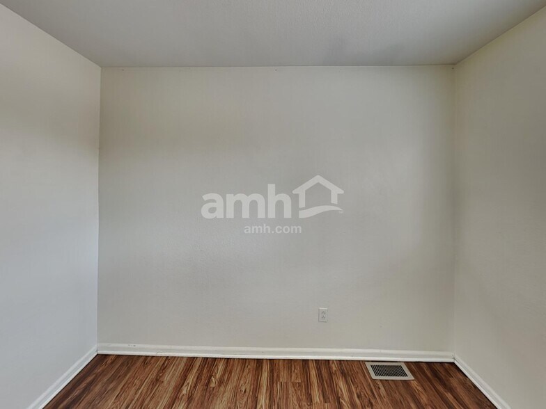 Building Photo - 4608 N Gibraltar St