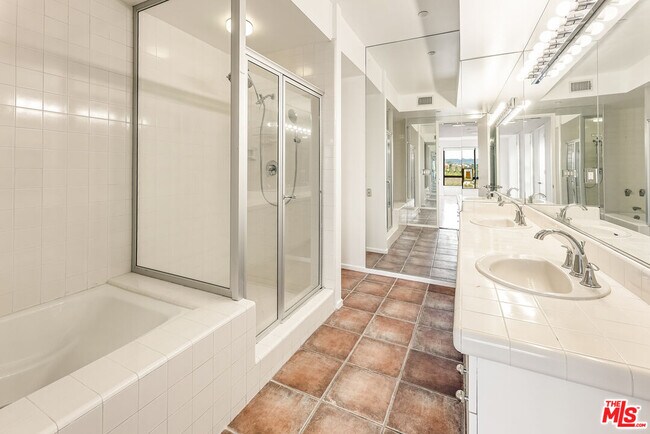 Building Photo - 10551 Wilshire Blvd