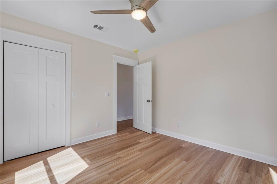 Building Photo - 1602 Carruthers St