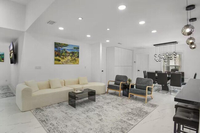 Building Photo - 12231 Areaca Dr