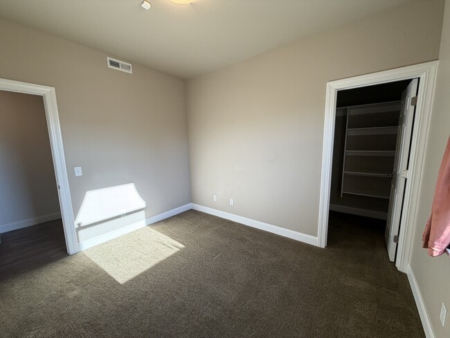 Building Photo - 1405 Harmony Ct