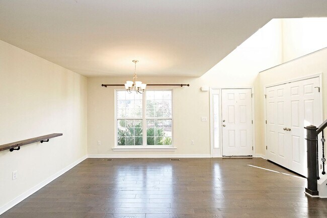 Building Photo - Pet-Friendly Home with Fenced Yard in Reedy Creek