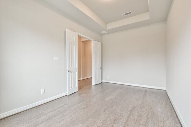 Building Photo - 27124 Regal Scott Dr