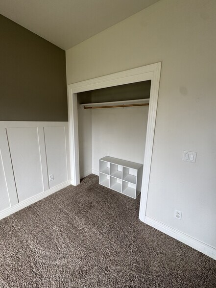 Building Photo - 86 W 1965 S