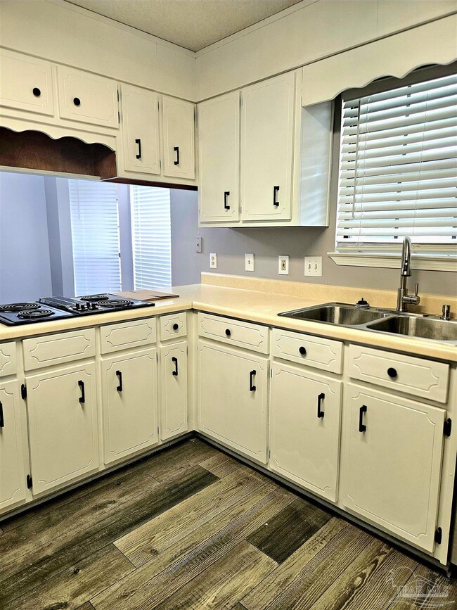 Building Photo - 5808 Hermitage Cir