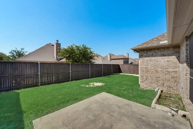 Building Photo - Charming 3-Bedroom Home with 2 Full Baths ...