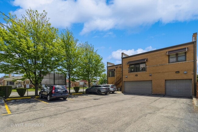 Building Photo - 6400 W Raven St
