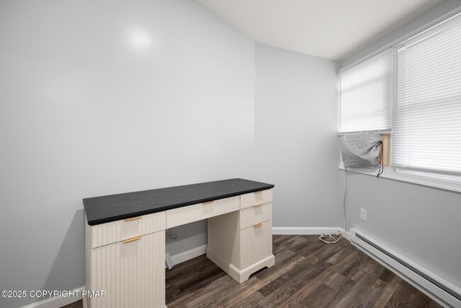 Building Photo - 202 Palomino Pl