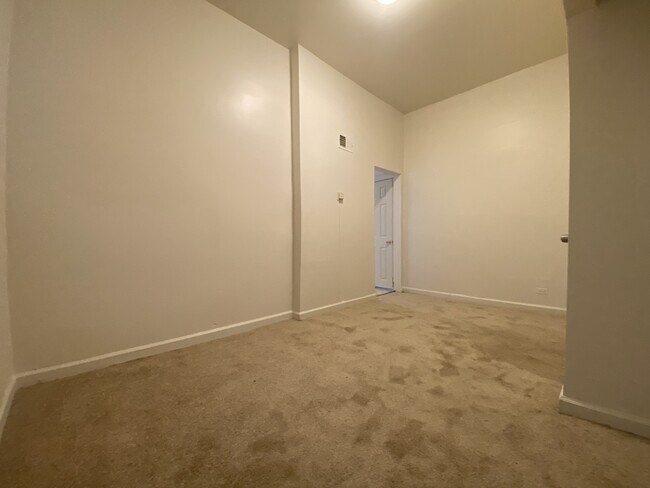 Building Photo - 4841 S Loomis Blvd