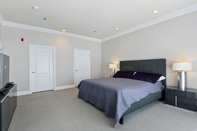 Building Photo - 11840 Dorothy St