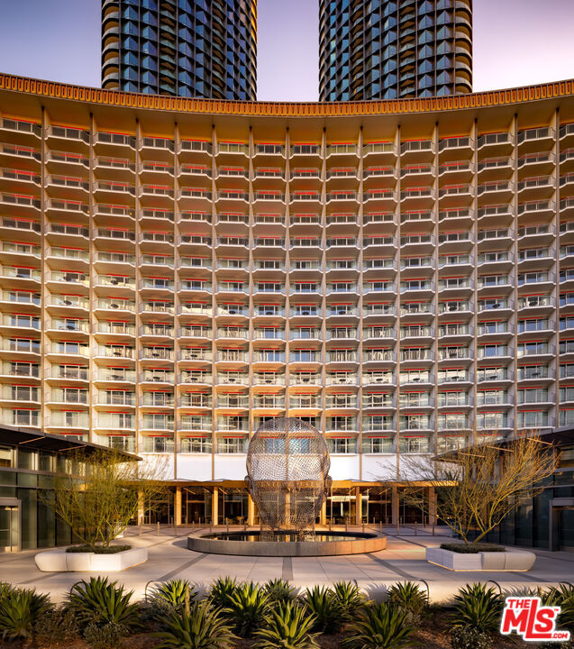 Building Photo - 2025 Ave of the Stars