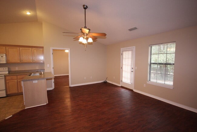 Building Photo - Central Milton 3-Bedroom Home in Top-Rated School District Minutes to I-10 & Whiting Field