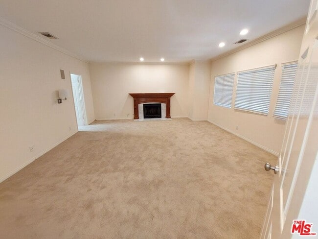 Building Photo - 1808 Franklin Canyon Dr