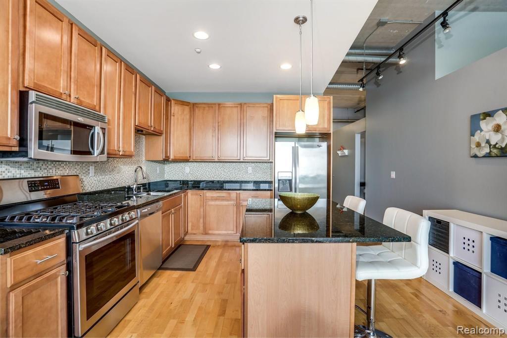 Building Photo - 350 N Main St