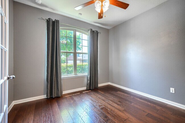 Building Photo - Charming Single-Story Home Located in Lind...