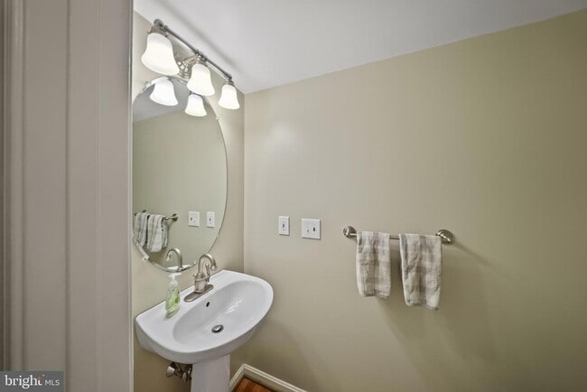 Building Photo - 1438 Mariner Dr