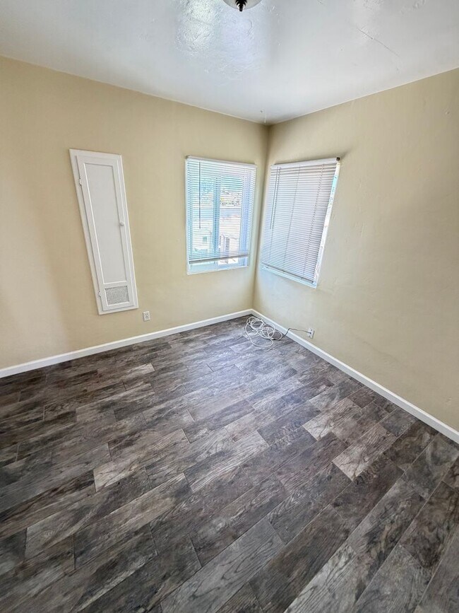 Building Photo - Top-Floor Corner Gem in the Heart of Normal Heights