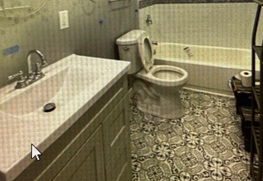 FULL BATHROOM - 474 Reims St