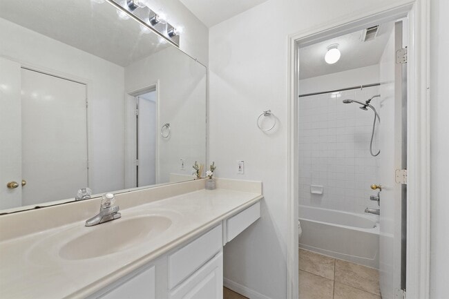 Building Photo - 14631 Englebrook Dr