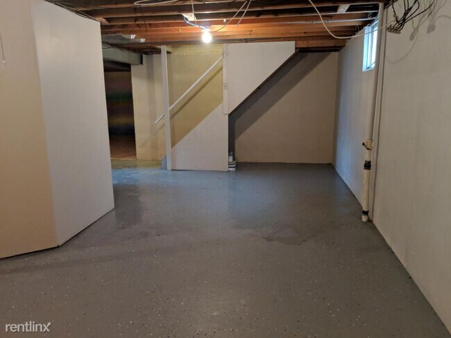 Building Photo - 3 br, 1.5 bath House - 4958 Marshall Dr