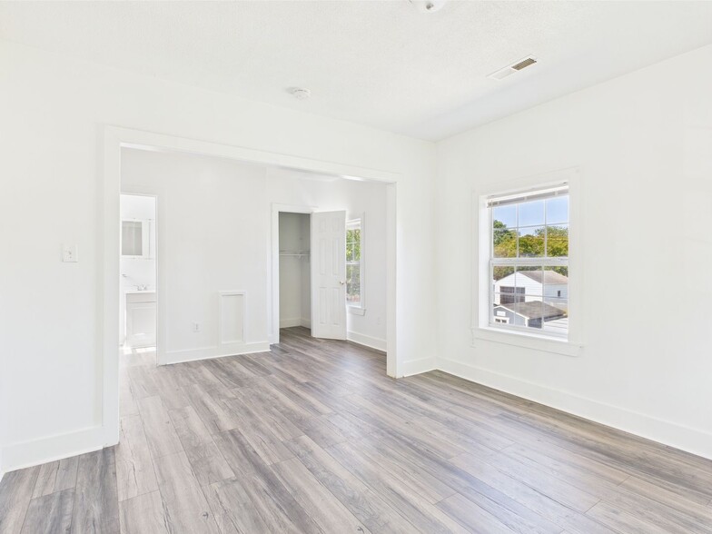 Building Photo - 1610 N 28th St