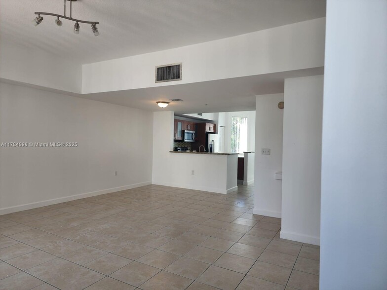 Building Photo - 2138 Van Buren St