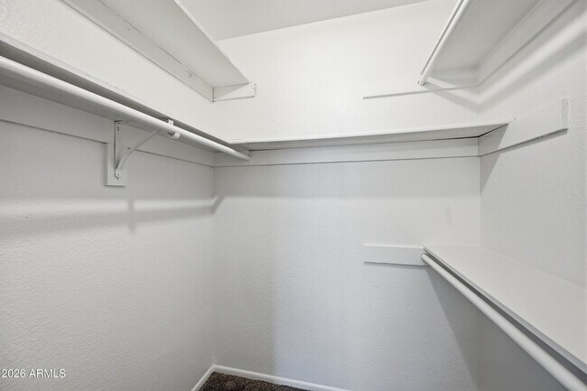 Building Photo - 2216 W Straford Dr