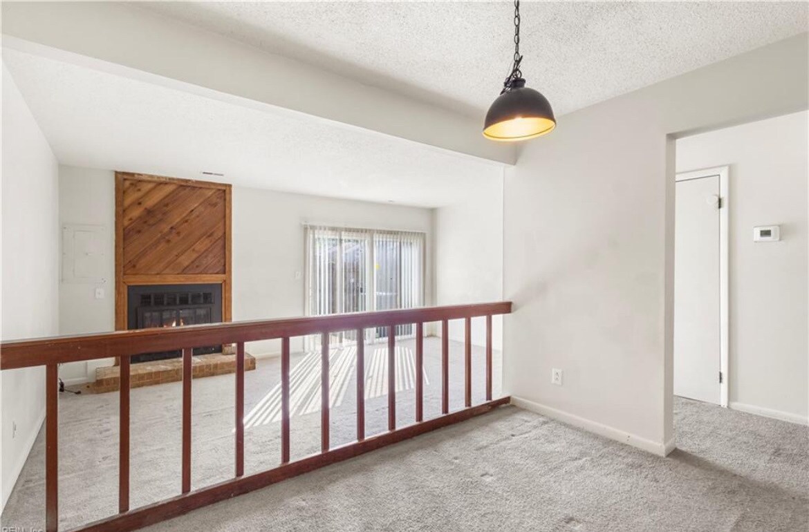 Building Photo - 900 Monarch Dr