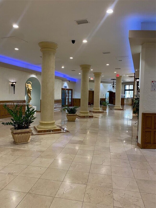 Building Photo - 3725 S Ocean Dr