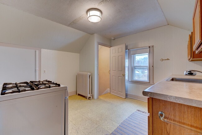 Building Photo - 18 Hubbard Pl