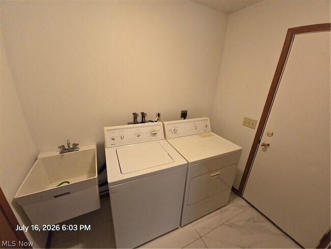 Building Photo - 6400 Monroe Ln