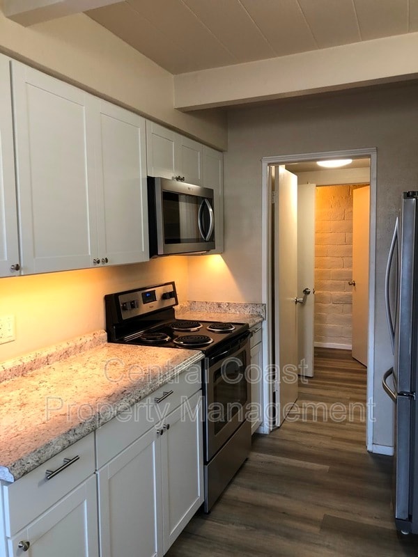 Building Photo - 451 Dela Vina Ave