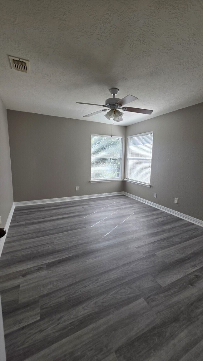 Building Photo - 16403 Salinas Ln
