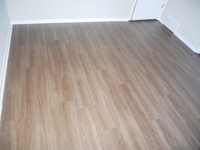 Building Photo - 6530 Jamestown Dr