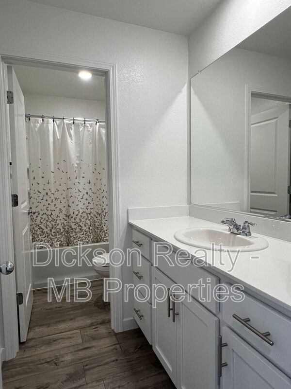Building Photo - 8923 Wolf Moon Dr